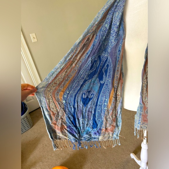 Women’s Collection Eighteen Large Scarf - Picture 3 of 7